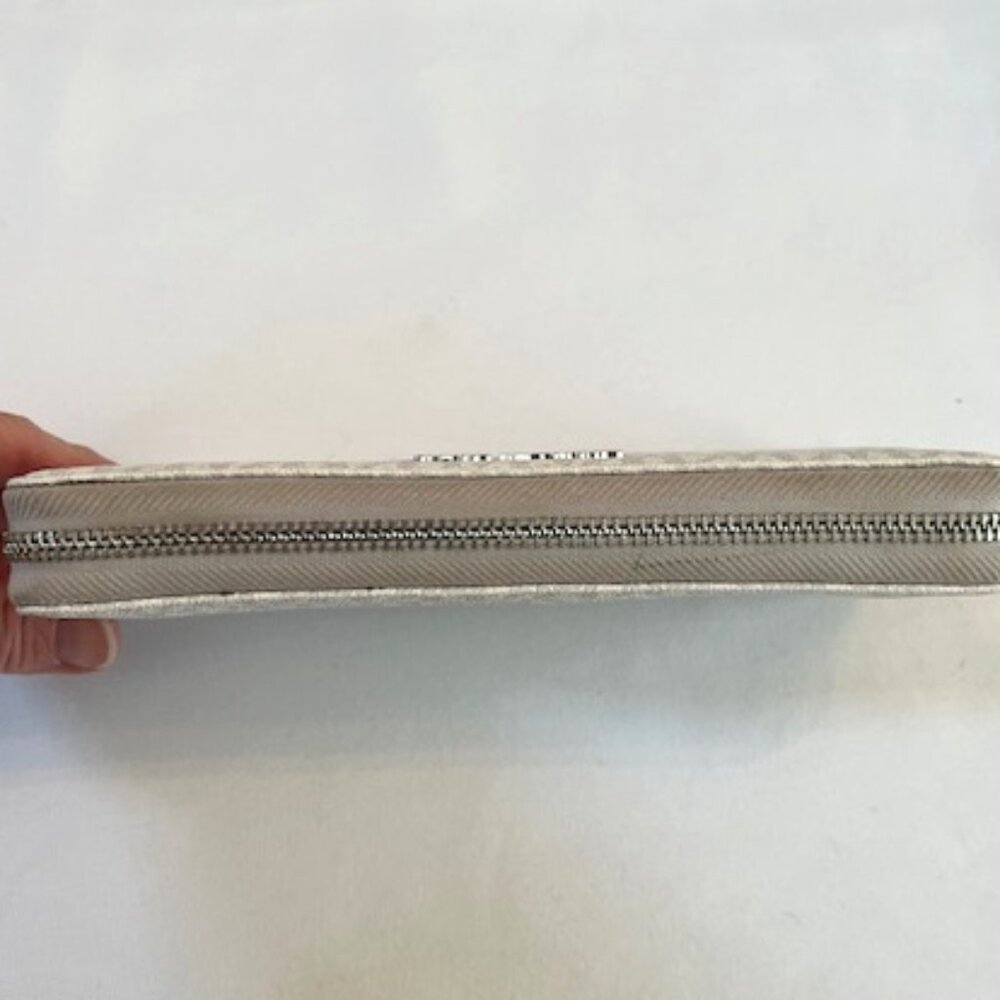 MICHAEL KORS | MK Signature Jet Set Zip Around Carryall Wallet-EUC - Picture 8 of 11